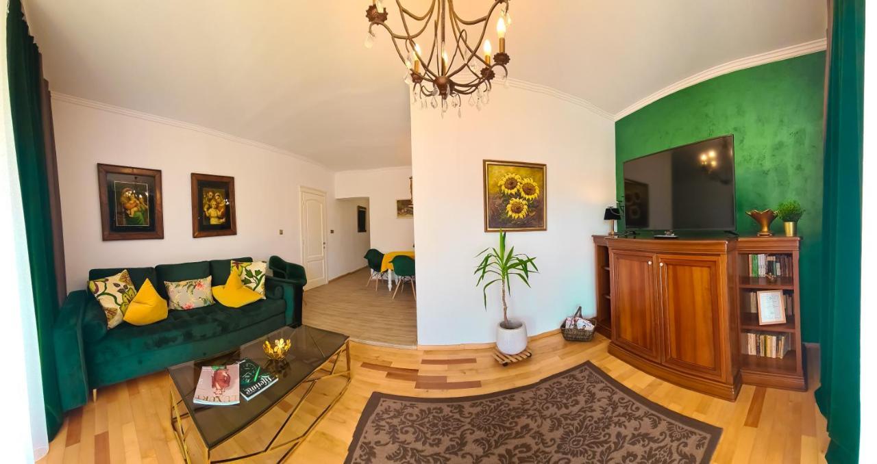Sarada Boutique Luxury Apartment Deva Exterior photo